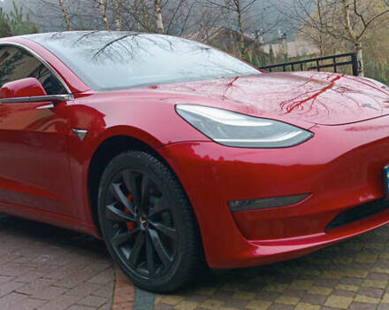 Красный Тесла Модель 3, объемом двигателя 0 л и пробегом 129 тыс. км за 20999 $, фото 53 на Automoto.ua
