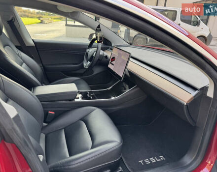 Тесла Модель 3 2019 у Луцьку на Automoto.ua Червоний Тесла Модель 3, об'ємом двигуна 0 л та пробігом 114 тис. км за 16900 $, фото 45 на Automoto.ua