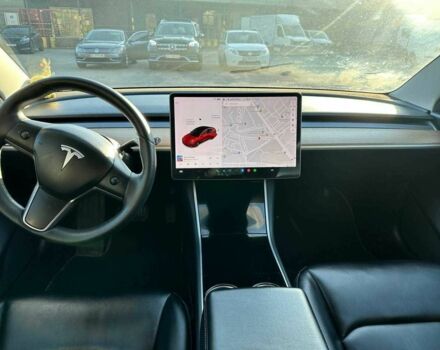 Тесла Модель 3 2019 в Днепре (Днепропетровске) на Automoto.ua Красный Тесла Модель 3, объемом двигателя 0 л и пробегом 112 тыс. км за 17899 $, фото 4 на Automoto.ua