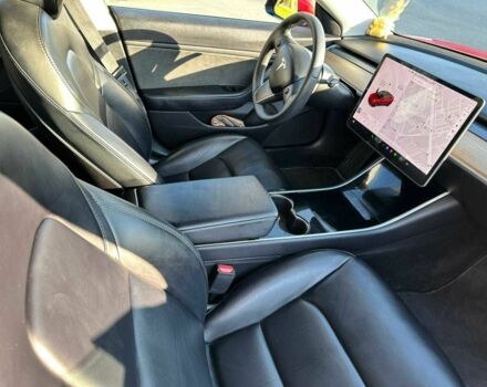 Тесла Модель 3 2019 в Днепре (Днепропетровске) на Automoto.ua Красный Тесла Модель 3, объемом двигателя 0 л и пробегом 112 тыс. км за 17899 $, фото 2 на Automoto.ua