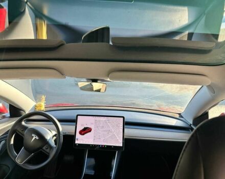 Тесла Модель 3 2019 в Днепре (Днепропетровске) на Automoto.ua Красный Тесла Модель 3, объемом двигателя 0 л и пробегом 112 тыс. км за 17899 $, фото 3 на Automoto.ua