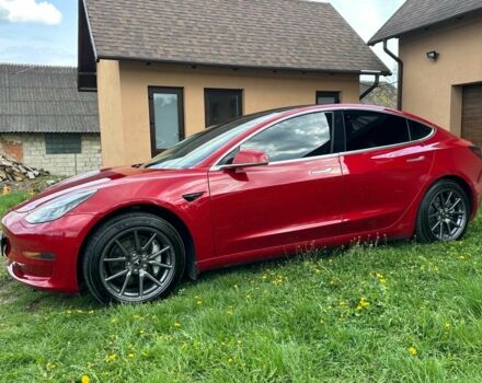 Тесла Модель 3 2019 в Черновцах на Automoto.ua Красный Тесла Модель 3, объемом двигателя 0 л и пробегом 117 тыс. км за 17500 $, фото 4 на Automoto.ua
