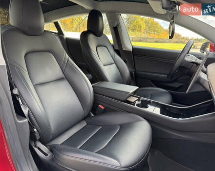 Тесла Модель 3 2019 у Луцьку на Automoto.ua Червоний Тесла Модель 3, об'ємом двигуна 0 л та пробігом 114 тис. км за 16900 $, фото 46 на Automoto.ua