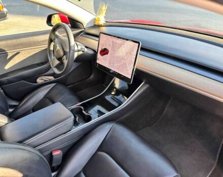 Тесла Модель 3 2019 в Днепре (Днепропетровске) на Automoto.ua Красный Тесла Модель 3, объемом двигателя 0 л и пробегом 112 тыс. км за 17899 $, фото 1 на Automoto.ua