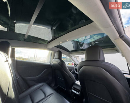 Тесла Модель 3 2019 у Луцьку на Automoto.ua Червоний Тесла Модель 3, об'ємом двигуна 0 л та пробігом 114 тис. км за 16900 $, фото 44 на Automoto.ua