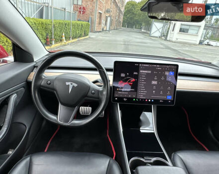 Красный Тесла Модель 3, объемом двигателя 0 л и пробегом 121 тыс. км за 24900 $, фото 51 на Automoto.ua