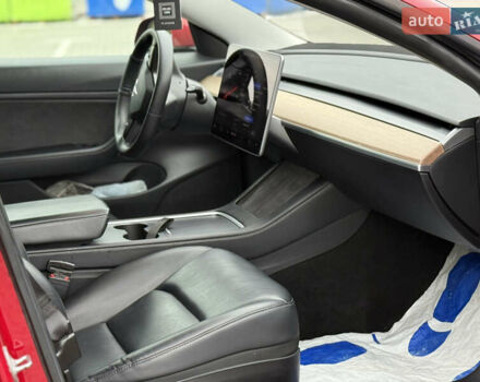 Красный Тесла Модель 3, объемом двигателя 0 л и пробегом 85 тыс. км за 22999 $, фото 6 на Automoto.ua