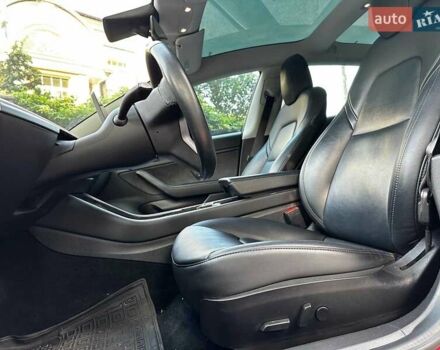 Красный Тесла Модель 3, объемом двигателя 0 л и пробегом 80 тыс. км за 15890 $, фото 11 на Automoto.ua