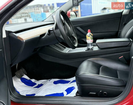 Красный Тесла Модель 3, объемом двигателя 0 л и пробегом 85 тыс. км за 22999 $, фото 36 на Automoto.ua