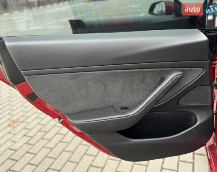 Красный Тесла Модель 3, объемом двигателя 0 л и пробегом 85 тыс. км за 22999 $, фото 41 на Automoto.ua