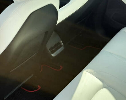 Красный Тесла Модель 3, объемом двигателя 0 л и пробегом 97 тыс. км за 19999 $, фото 15 на Automoto.ua