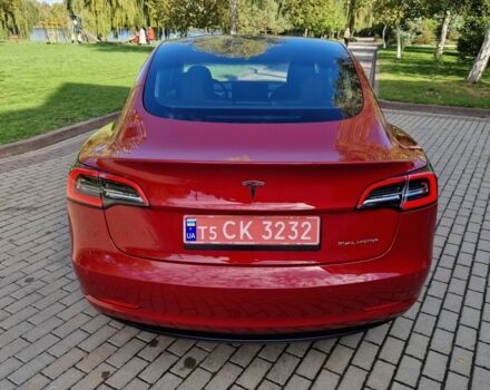 Красный Тесла Модель 3, объемом двигателя 0 л и пробегом 64 тыс. км за 23000 $, фото 3 на Automoto.ua