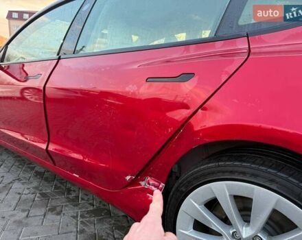 Красный Тесла Модель 3, объемом двигателя 0 л и пробегом 187 тыс. км за 13600 $, фото 1 на Automoto.ua