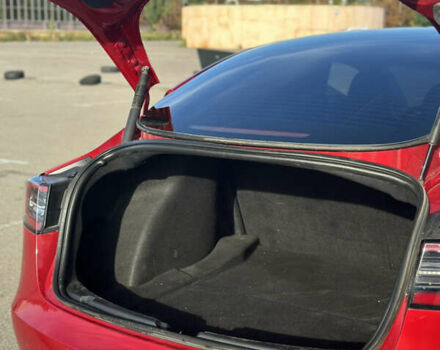 Красный Тесла Модель 3, объемом двигателя 0 л и пробегом 86 тыс. км за 21900 $, фото 15 на Automoto.ua