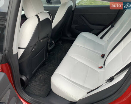 Красный Тесла Модель 3, объемом двигателя 0 л и пробегом 27 тыс. км за 26900 $, фото 19 на Automoto.ua