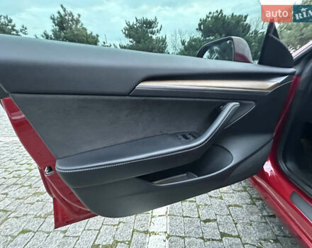 Красный Тесла Модель 3, объемом двигателя 0 л и пробегом 29 тыс. км за 23000 $, фото 10 на Automoto.ua