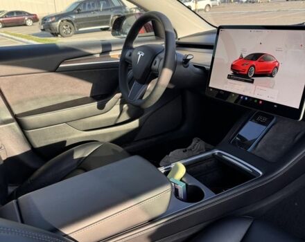 Тесла Модель 3 2022 у Києві на Automoto.ua Червоний Тесла Модель 3, об'ємом двигуна 0 л та пробігом 131 тис. км за 21500 $, фото 4 на Automoto.ua