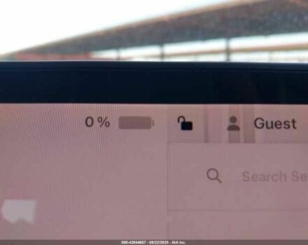 Красный Тесла Модель 3, объемом двигателя 0 л и пробегом 45 тыс. км за 14800 $, фото 15 на Automoto.ua