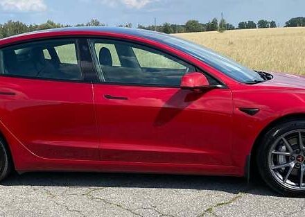 Червоний Тесла Модель 3, об'ємом двигуна 0 л та пробігом 50 тис. км за 22500 $, фото 2 на Automoto.ua