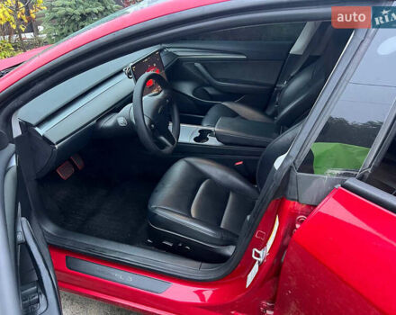 Красный Тесла Модель 3, объемом двигателя 0 л и пробегом 45 тыс. км за 20500 $, фото 18 на Automoto.ua