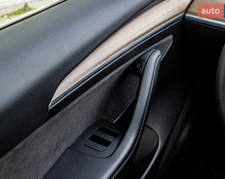 Червоний Тесла Модель 3, об'ємом двигуна 0 л та пробігом 38 тис. км за 23700 $, фото 31 на Automoto.ua