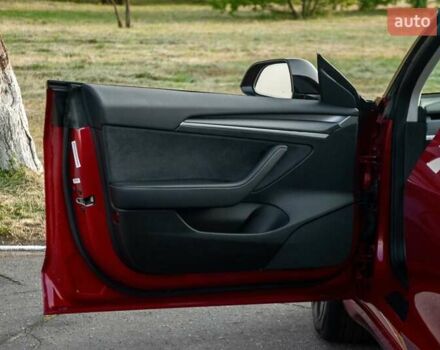 Красный Тесла Модель 3, объемом двигателя 0 л и пробегом 42 тыс. км за 21500 $, фото 22 на Automoto.ua