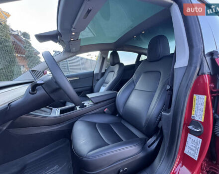 Красный Тесла Модель 3, объемом двигателя 0 л и пробегом 45 тыс. км за 19999 $, фото 44 на Automoto.ua