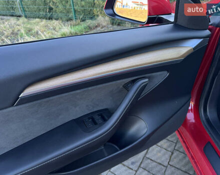 Красный Тесла Модель 3, объемом двигателя 0 л и пробегом 45 тыс. км за 19999 $, фото 48 на Automoto.ua