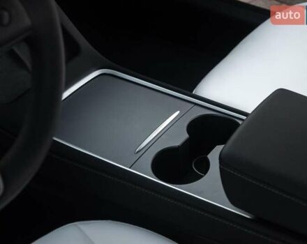 Красный Тесла Модель 3, объемом двигателя 0 л и пробегом 42 тыс. км за 21500 $, фото 24 на Automoto.ua