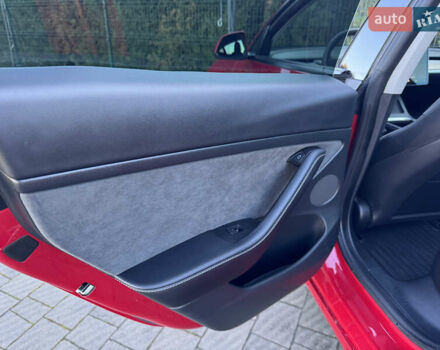 Красный Тесла Модель 3, объемом двигателя 0 л и пробегом 45 тыс. км за 19999 $, фото 43 на Automoto.ua