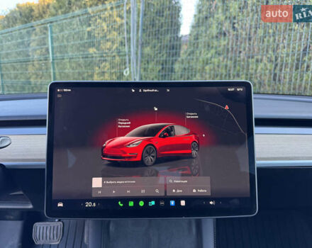 Красный Тесла Модель 3, объемом двигателя 0 л и пробегом 45 тыс. км за 19999 $, фото 50 на Automoto.ua