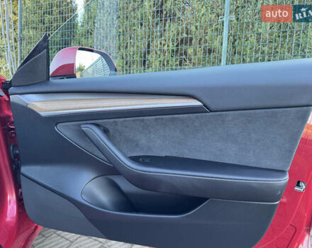 Красный Тесла Модель 3, объемом двигателя 0 л и пробегом 45 тыс. км за 19999 $, фото 29 на Automoto.ua