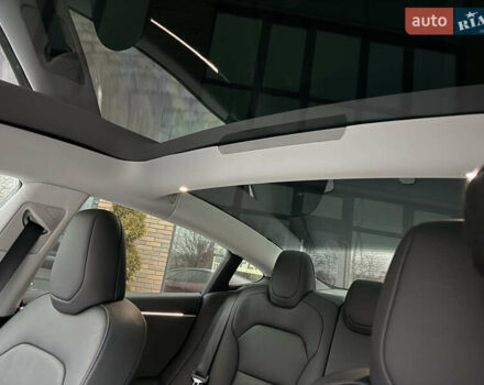 Червоний Тесла Модель 3, об'ємом двигуна 0 л та пробігом 10 тис. км за 29900 $, фото 30 на Automoto.ua