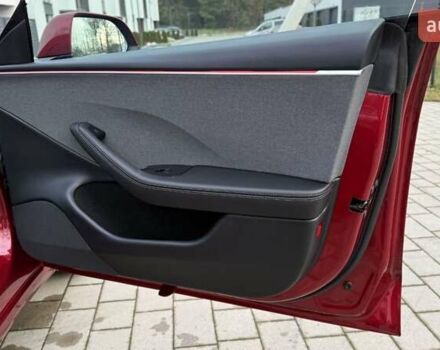 Красный Тесла Модель 3, объемом двигателя 0 л и пробегом 2 тыс. км за 24999 $, фото 36 на Automoto.ua