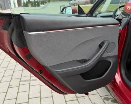 Красный Тесла Модель 3, объемом двигателя 0 л и пробегом 2 тыс. км за 24999 $, фото 38 на Automoto.ua