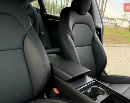 Красный Тесла Модель 3, объемом двигателя 0 л и пробегом 2 тыс. км за 24999 $, фото 43 на Automoto.ua