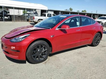 Тесла Модель 3 2017 в Киеве на Automoto.ua Красный Тесла Модель 3, объемом двигателя 0 л и пробегом 40 тыс. км за 4600 $, фото 1 на Automoto.ua