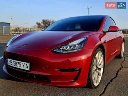 Тесла Модель 3 2018 у Дніпро (Дніпропетровську) на Automoto.ua Червоний Тесла Модель 3, об'ємом двигуна 0 л та пробігом 88 тис. км за 16999 $, фото 1 на Automoto.ua