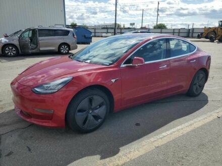 Тесла Модель 3 2018 в Тернополе на Automoto.ua Красный Тесла Модель 3, объемом двигателя 0 л и пробегом 37 тыс. км за 5400 $, фото 1 на Automoto.ua