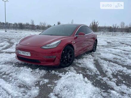 Тесла Модель 3 2018 в Днепре (Днепропетровске) на Automoto.ua Красный Тесла Модель 3, объемом двигателя 0 л и пробегом 44 тыс. км за 37000 $, фото 1 на Automoto.ua