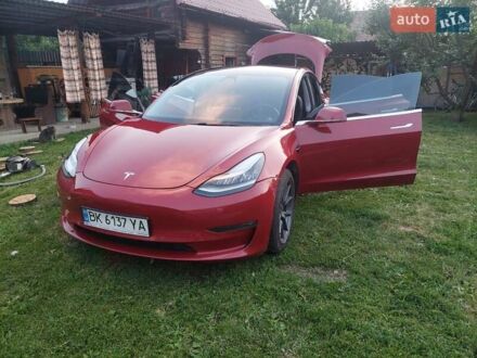 Тесла Модель 3 2019 в Ужгороде на Automoto.ua Красный Тесла Модель 3, объемом двигателя 0 л и пробегом 130 тыс. км за 16000 $, фото 1 на Automoto.ua