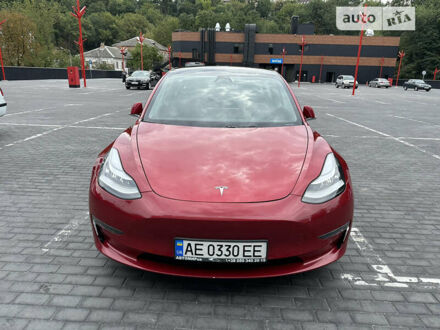 Тесла Модель 3 2019 в Киеве на Automoto.ua Красный Тесла Модель 3, объемом двигателя 0 л и пробегом 53 тыс. км за 23000 $, фото 1 на Automoto.ua