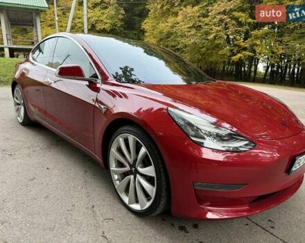 Тесла Модель 3 2019 в Львове на Automoto.ua Красный Тесла Модель 3, объемом двигателя 0 л и пробегом 86 тыс. км за 19300 $, фото 1 на Automoto.ua