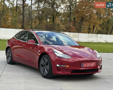 Тесла Модель 3 2019 в Луцке на Automoto.ua Красный Тесла Модель 3, объемом двигателя 0 л и пробегом 114 тыс. км за 16900 $, фото 1 на Automoto.ua