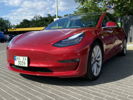 Тесла Модель 3 2020 в Днепре (Днепропетровске) на Automoto.ua Красный Тесла Модель 3, объемом двигателя 0 л и пробегом 73 тыс. км за 18990 $, фото 1 на Automoto.ua