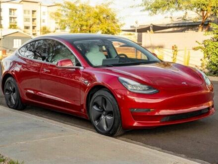 Красный Тесла Модель 3, объемом двигателя 0 л и пробегом 35 тыс. км за 8000 $, фото 1 на Automoto.ua