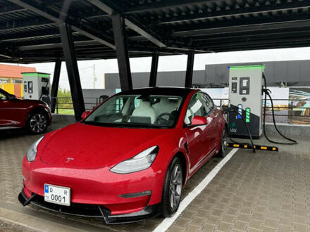 Красный Тесла Модель 3, объемом двигателя 0 л и пробегом 97 тыс. км за 19999 $, фото 1 на Automoto.ua