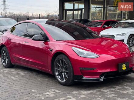 Тесла Модель 3 2021 в Черновцах на Automoto.ua Красный Тесла Модель 3, объемом двигателя 0 л и пробегом 64 тыс. км за 22300 $, фото 1 на Automoto.ua