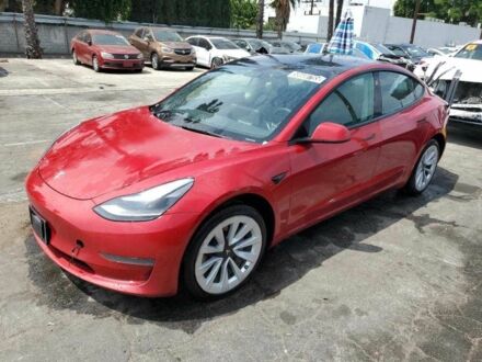 Тесла Модель 3 2022 в Кременчуге на Automoto.ua Красный Тесла Модель 3, объемом двигателя 0 л и пробегом 174 тыс. км за 16500 $, фото 1 на Automoto.ua