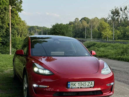 Тесла Модель 3 2022 у Рівному на Automoto.ua Червоний Тесла Модель 3, об'ємом двигуна 0 л та пробігом 144 тис. км за 16900 $, фото 1 на Automoto.ua